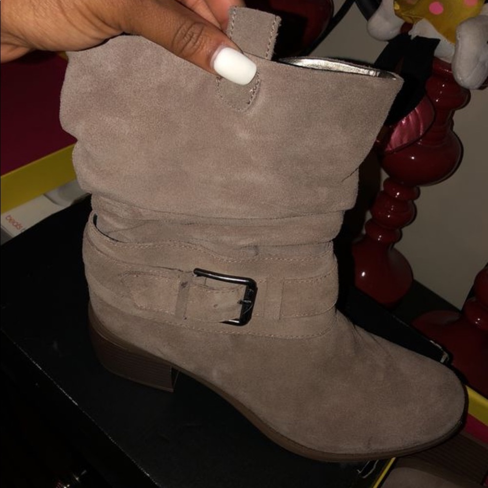 Boots - Picture 3 of 4